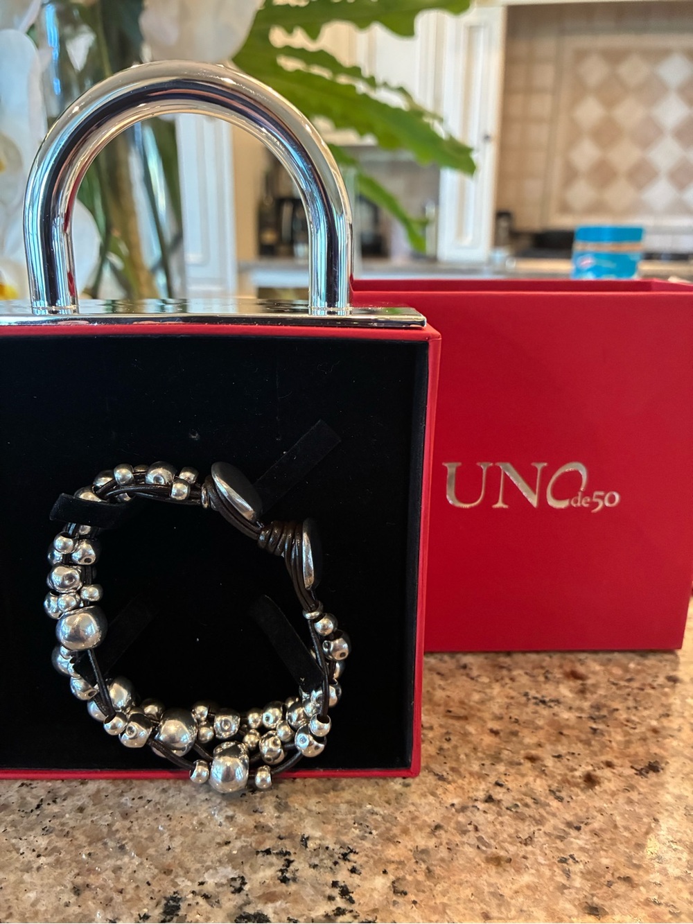 Uno de 50 Unique & Fun Multi Strand Silver Plated Beads & Leather Bracelet - Picture 9 of 9